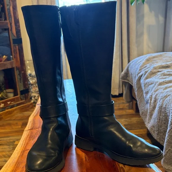 Fitflop Elegant Black Heeled Boots - Picture 3 of 7